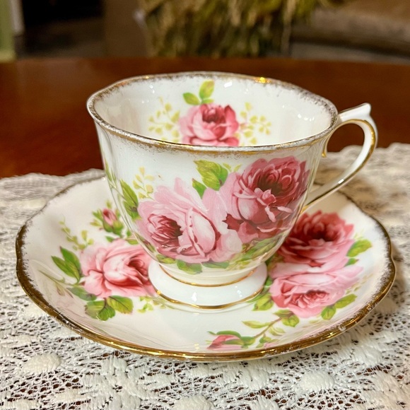 Royal Albert American Beauty Teacup and Saucer - Picture 1 of 5